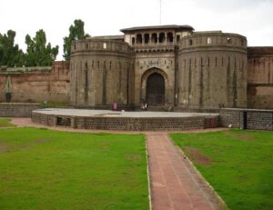 Read more about the article Top Weekend Getaways from Pune with Santkrupa Car Rentals